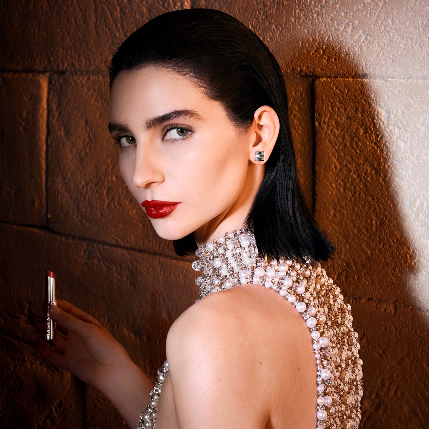LE ROUGE INTERDIT SATÍN LABIAL SEMI MATE DE GIVENCHY (LABIAL EN BARRA CON ACABADO SATINADO)